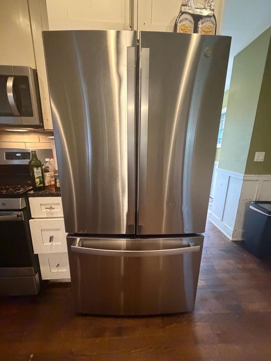 The same fridge polished and streak-free